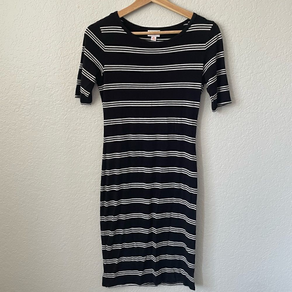 Lularoe Woman’s xs black and white dress